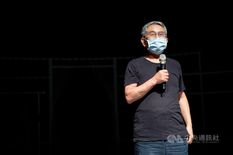 福爾摩沙馬戲團受疫情影響,國內外演出被取消上百場,財務缺口到年底達新台幣500萬元,馬戲團18日演出新作,雲門舞集創辦人林懷民特別現身站台,為馬戲團募款。(福爾摩沙馬戲團提供)中央社記者趙靜瑜傳真 110年9月18日