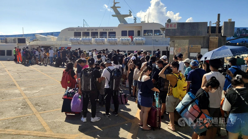 中秋連假首日估3千人湧綠島客輪班班滿 生活 重點新聞 中央社cna