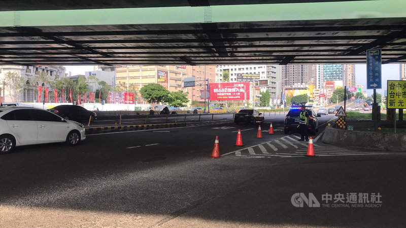 中秋連假期間,台中市警察局針對重點地區及路段實施交通疏導勤務,包括高速公路匝道出入口、市區易堵塞路段及熱門景點周邊道路等。(警方提供)中央社記者郝雪卿傳真 110年9月18日
