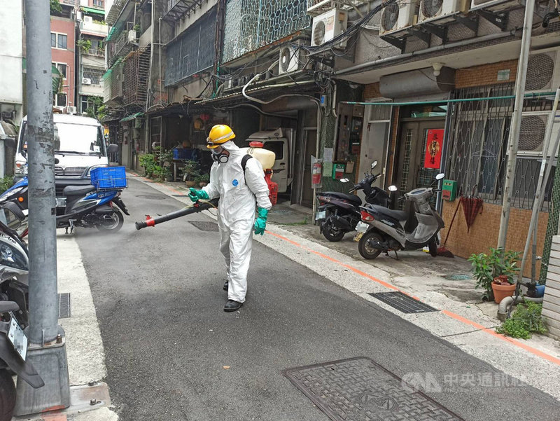台北市松山區清潔隊消毒班長高健富表示,自從2003年SARS(嚴重急性呼吸道症候群)之後,消毒班每年都會進行戰略演練,因此今年台灣出現疫情前,就已有完整消毒計畫。(高健富提供)中央社記者張雄風傳真 110年9月19日