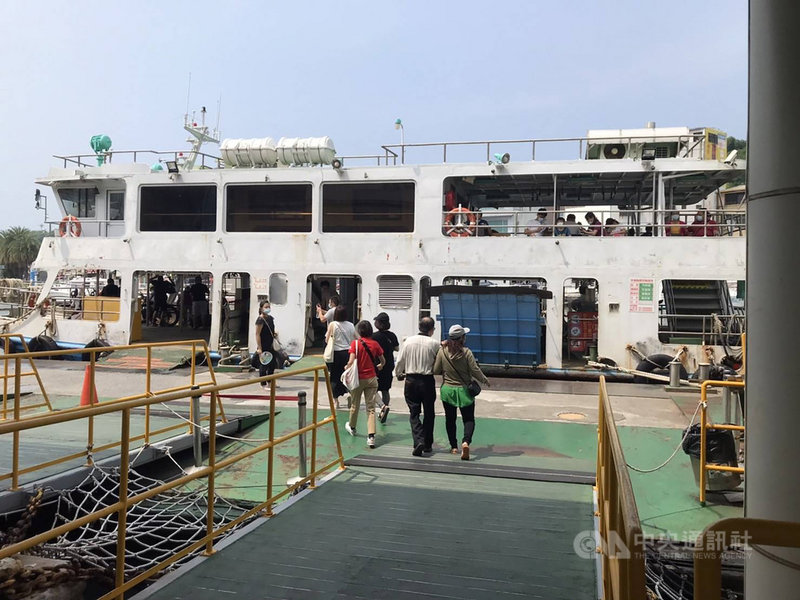 中秋連假,高雄車流量增多,高雄住房率提升至5、6成,但旗津渡輪運量僅小幅提升,未現以往排隊人龍。(民眾提供)中央社記者蔡孟妤傳真 110年9月19日