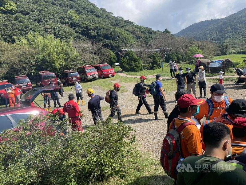 70歲許姓老翁獨自登山後失蹤,新北市消防局、台北市消防局與民間相關救援團體連日來大範圍展開搜救。(民眾提供)中央社記者沈佩瑤傳真 110年9月20日