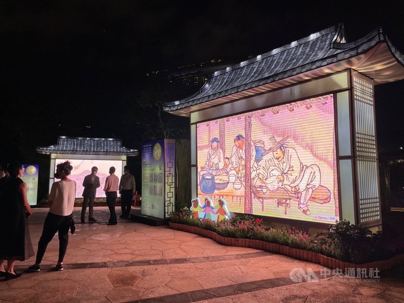 新加坡濱海灣花園今年中秋燈會亮點之一包括「韓國風俗畫」燈飾,讓民眾在疫情期間也能體會韓國文化。攝於15日。中央社記者侯姿瑩新加坡攝 110年9月20日