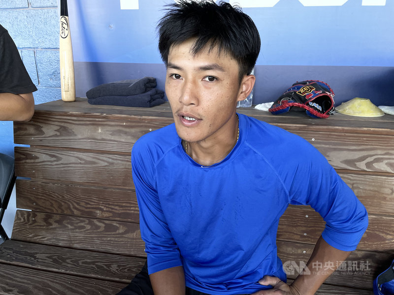 中職富邦悍將隊內野手李宗賢(圖)20日回到一軍,他分析今年與去年表現的落差,坦言自信心受到影響,下去二軍主要是靠著訓練量找回好的感覺。中央社記者謝靜雯攝 110年9月20日