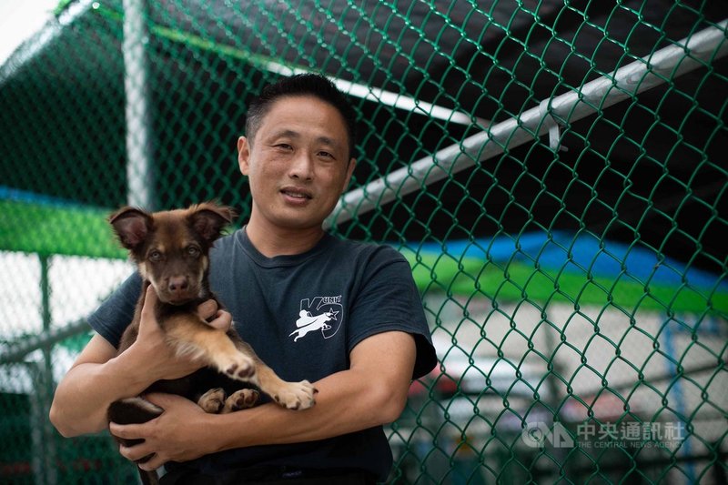 憲兵退役領犬員劉信宏建議整合國家資源成立全國偵測犬聯訓中心,共用訓練及培育模式,避免資源浪費。中央社記者游凱翔攝 110年9月20日
