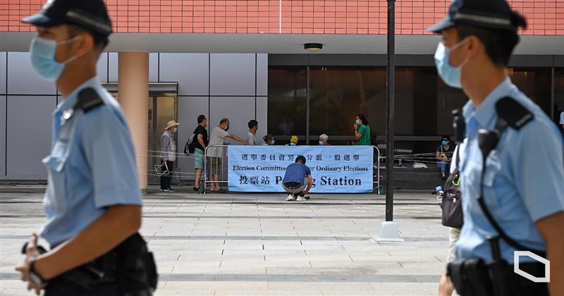 香港選舉委員會選舉19日舉行,經過通宵點票,20日上午產生364個議席。(圖取自立場新聞)