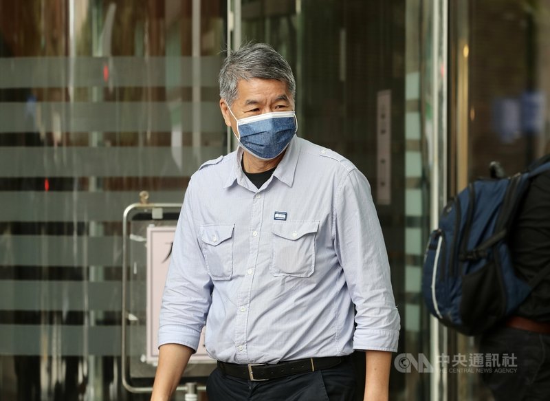 國民黨主席選戰倒數,黨主席候選人張亞中(圖)聲勢上漲,21日上午在台北接受廣播節目專訪。中央社記者張皓安攝 110年9月21日