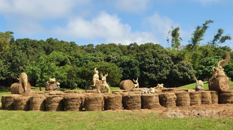 墾丁國家公園管理處表示,今年因COVID-19疫情,9、10月假日在社頂自然公園及滿州里德村的賞鷹活動仍有志工解說,但不辦大型群聚活動,改在社頂公園辦地景藝術活動,宣傳墾丁「瑯嶠鷹季」。(墾管處提供)中央社記者郭芷瑄傳真 110年9月21日