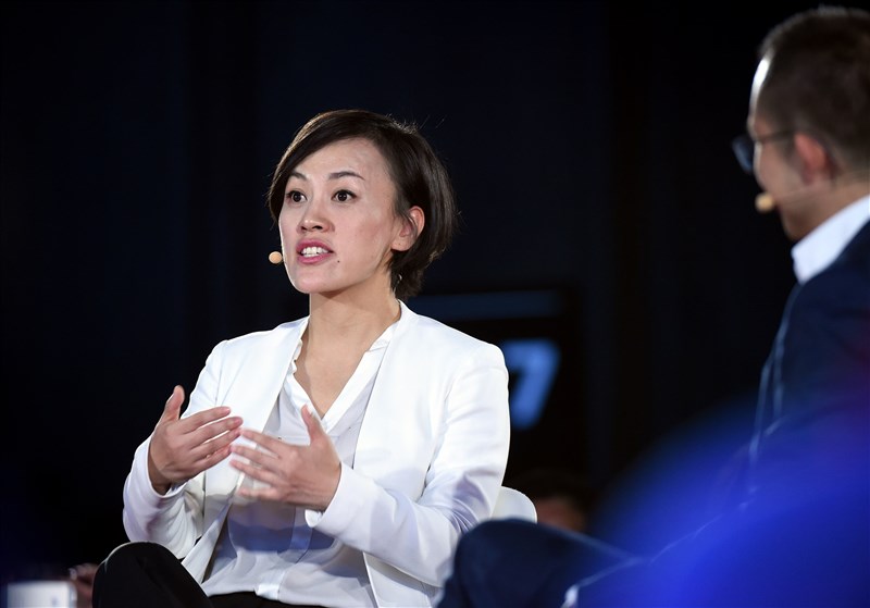 路透社報導指出,知情人士表示滴滴出行共同創辦人兼營運長柳青(左)最近告訴親近同事,自己打算下台。(中新社)