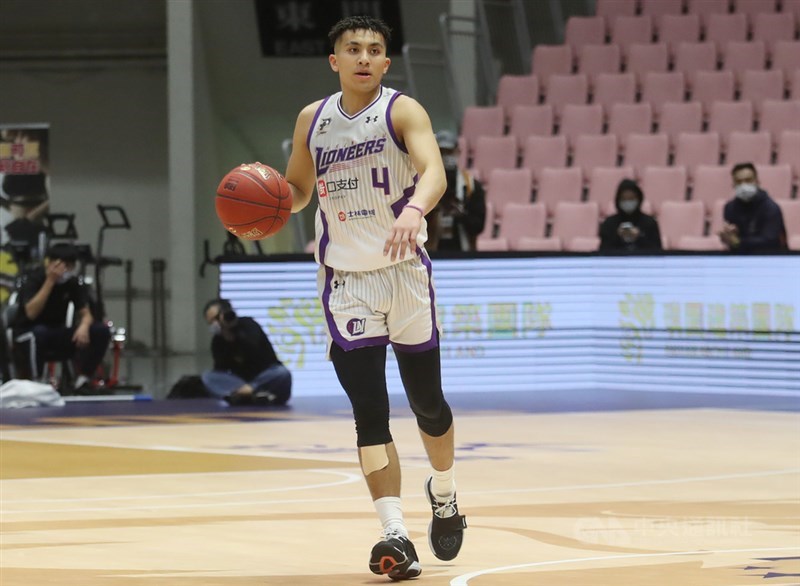 P. LEAGUE+ 新竹街口攻城獅球星高國豪提前換約,簽下5年總值3500萬元頂薪合約。(中央社檔案照片)