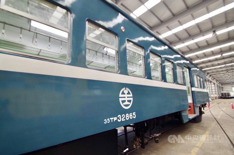 台鐵觀光列車藍皮解憂號將在10月23日復駛,由屏東枋寮發車到台東,從巴士海峽到太平洋海岸,所經南迴沿線山海風光盡收眼底。(雄獅旅遊提供)中央社記者余曉涵傳真 110年9月22日