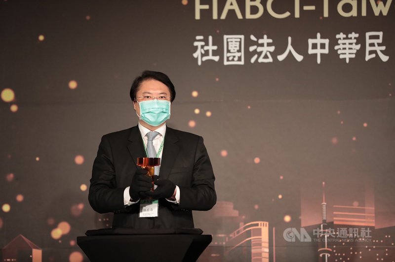 基隆市政府近年陸續推動重大建設,在2021國家卓越建設獎中榮獲4項大獎,市長林右昌23日出席頒獎典禮表示,市府將持續與優秀專業人士合作,在基隆這個城市實現理想。(基隆市政府提供)中央社記者王朝鈺傳真 110年9月23日