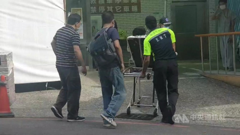 基隆市二信高級中學23日下午有一名高一男學生在接種BNT疫苗後,手腳發麻無力送醫,所幸到院後症狀已有緩解,觀察一段時間若無其他症狀即可離院。(讀者提供)中央社記者王朝鈺傳真 110年9月23日