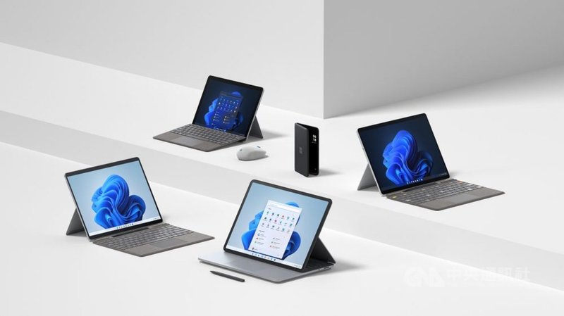 微軟發表一系列專為Windows 11作業系統打造的Surface新機及配件,在設計時,皆考慮客戶使用微軟產品時所需的體驗,螢幕也採用最適合顯示文件的3:2比例。(微軟提供)中央社記者吳家豪傳真 110年9月23日