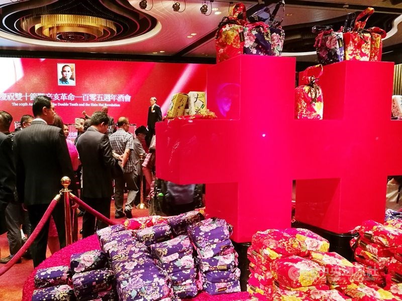 港區國安法實施一年後,香港過去較具代表性及規模的「雙十」國慶活動,今年全部消失。圖為2016年香港各界僑團舉辦雙十國慶酒會。(中央社檔案照片)