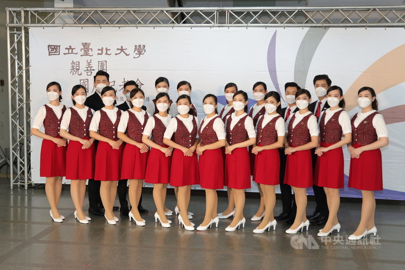 國慶大典即將登場,台北大學第10度入選接待學校,禮賓團隊由23名學生組成,經過15週的嚴格培訓24日亮相。(台北大學提供)中央社記者陳至中台北傳真 110年9月24日