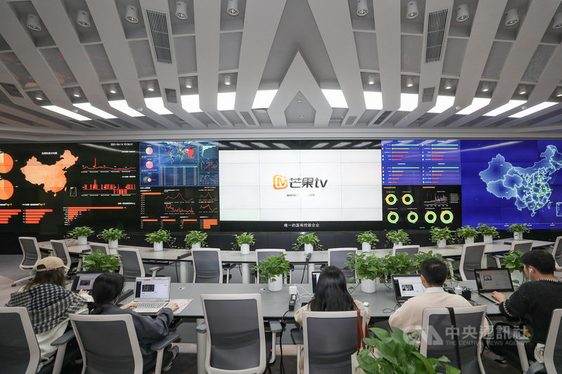 據中國國資上市公司芒果超媒23日公告,公司董事會已審議通過,阿里巴巴集團旗下的阿里創投擬透過協議轉讓,出清芒果超媒持股。據估算,阿里此舉恐將虧損近新台幣100億元。圖為芒果超媒旗下的芒果TV。(中新社資料照)中央社 110年9月24日
