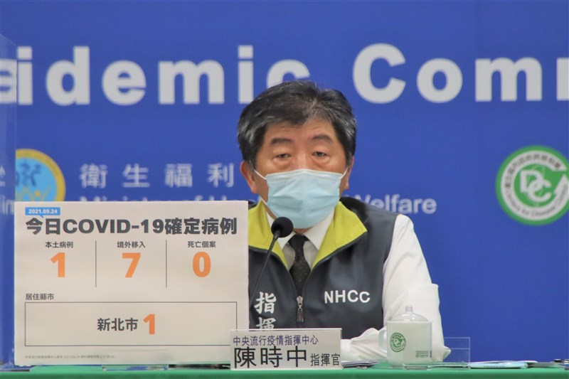 指揮中心指揮官陳時中24日表示,本土疫情和3+11決策是兩個獨立的事件,若要將兩者連結須有證據。(指揮中心提供)
