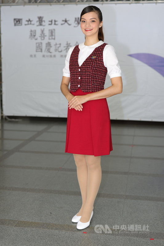 國慶大典即將登場,台北大學第10度入選接待學校,禮賓團隊中台英混血的學生張釋文說,自己非常喜歡學習語言,除了英文外,也能講西班牙文,有十足的把握服務來自外國的貴賓。(台北大學提供)中央社記者陳至中台北傳真 110年9月24日