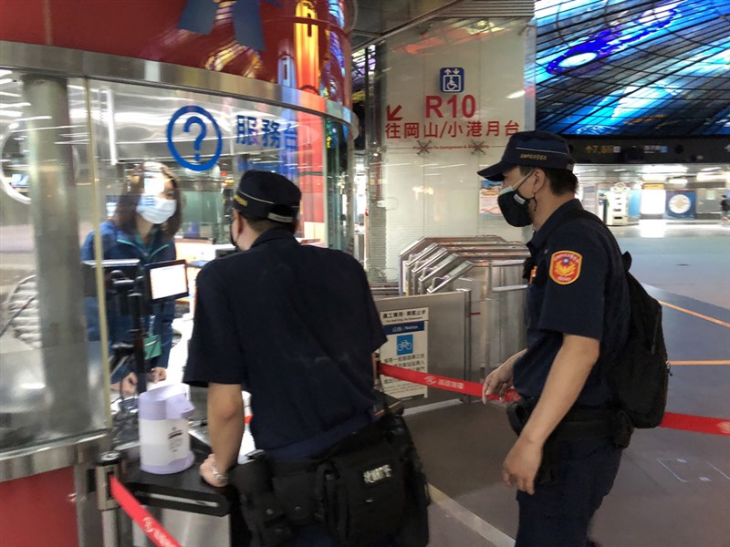 高雄捷運25日中午接獲炸彈恐嚇留言,高捷公司晚間表示,除報警外,內部也已通報全線車站及保全,提升巡邏頻率,行控中心也加強CCTV監看各車站。目前全案由警方偵辦中,高捷全線及各車站無異狀,正常營運。(高雄捷運公司提供)中央社記者洪學廣傳真 110年9月25日