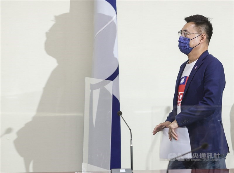國民黨主席選舉25日投開票,力拚連任但僅獲2萬多票的現任黨主席江啟臣(圖)晚間出面宣布敗選,將率一級黨務主管總辭,同時也恭喜候選人朱立倫順利當選。中央社記者謝佳璋攝 110年9月25日