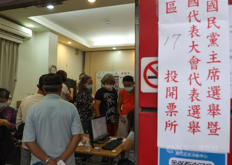 國民黨主席選舉25日登場,上午8時至下午4時投票,全台共分422個投開票所,投票結束後隨即開票。中央社記者謝佳璋攝 110年9月25日