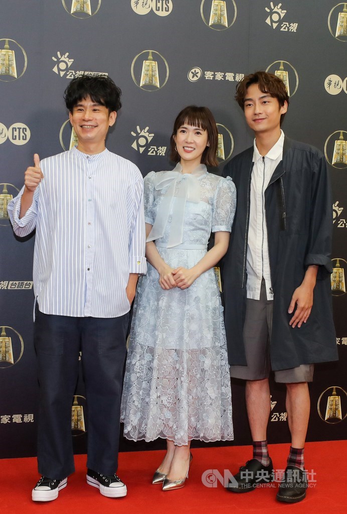 公廣集團24日在公視舉辦金鐘獎入圍茶會,戲劇「若是一個人」導演杜政哲(左起)、演員孫可芳、林鶴軒出席與會。中央社記者裴禛攝 110年9月24日
