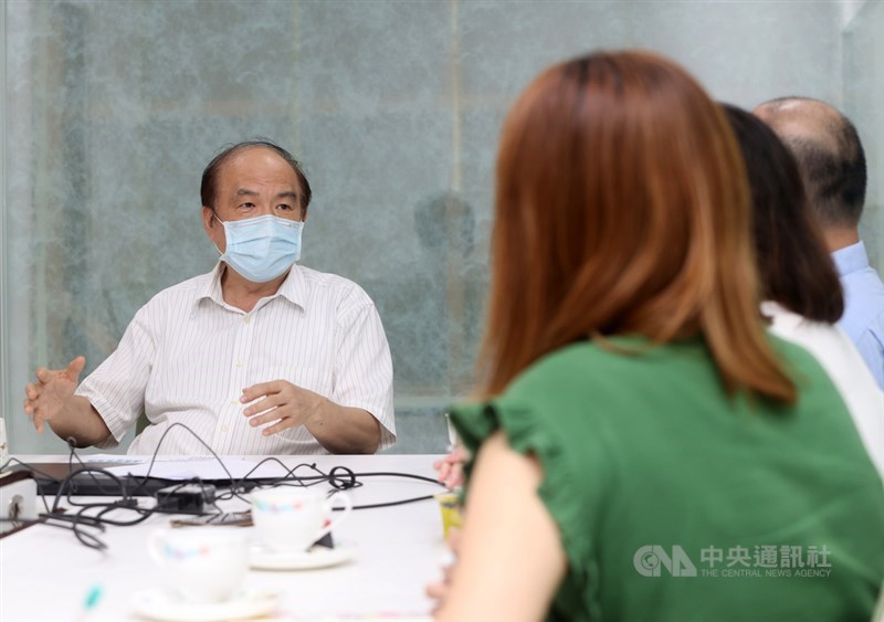 陽明交大國際半導體產業學院院長張翼認為,教育體制變革可以從三方面著手,一是擴大基數、讓更多學生投入理工領域;二是培育博士人才;第三則是延攬國際人才。中央社記者鄭傑文攝 110年9月26日