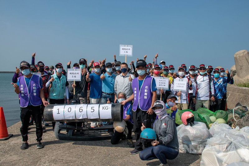 台中港北堤開放海釣2週年研議未來僅收保險費 地方 中央社cna