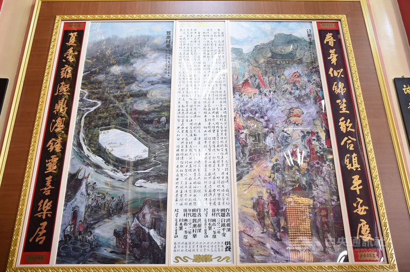 國內水墨大師洪根深26日捐贈4幅巨幅畫作給湖西鼎灣故鄉的「開帝殿」,每幅長約238公分、寬88公分,並題有對聯,讓鼎灣從傳統的農村轉型為充滿文化氣息的藝術村。(澎湖縣政府提供)中央社 110年9月26日