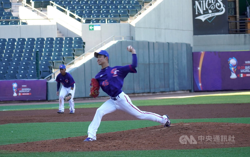 U23世界盃棒球賽台灣代表隊26日與古巴隊交手,18歲左投林昱珉(圖)成棒國際賽初亮相,5局不死三振後挨2分砲吞敗,賽後難掩失落情緒。(中華民國棒球協會提供)中央社記者謝靜雯傳真 110年9月26日