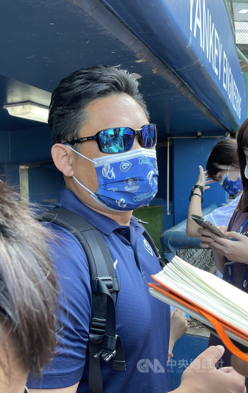 中職富邦悍將隊5月簽下有美職大聯盟資歷的打者葛瑞羅,副領隊沈鈺傑(圖)26日表示,因疫情爆發,直到9月洋將專案才通過,葛瑞羅考量現階段來台對球隊幫助不大,因此不會來台,球團會繼續與他保持聯絡。中央社記者謝靜雯攝 110年9月26日