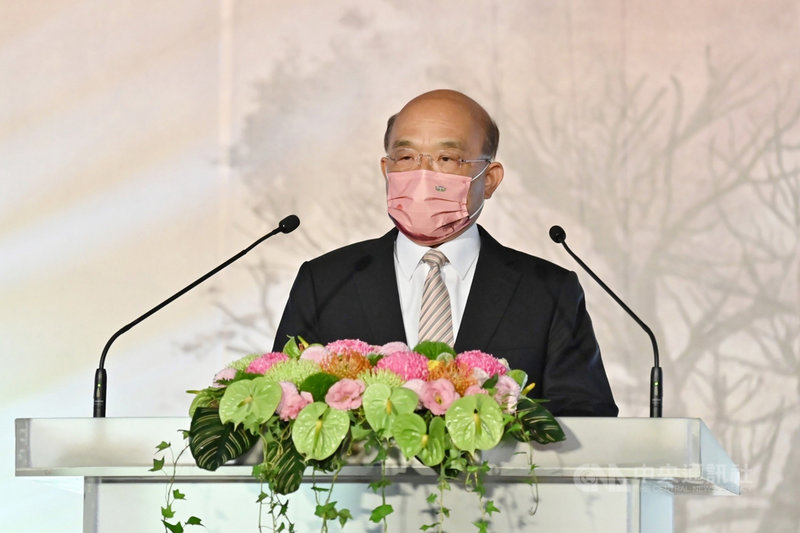 行政院長蘇貞昌27日出席「110年師鐸獎、教育奉獻獎及資深優良教師表揚大會」時指出,政府用最大力量擴展教育,從預算中可清楚看到,總統蔡英文上任時才新台幣2400億元,明年度已經編列超過3000億元。(行政院提供)中央社記者陳俊華傳真 110年9月27日
