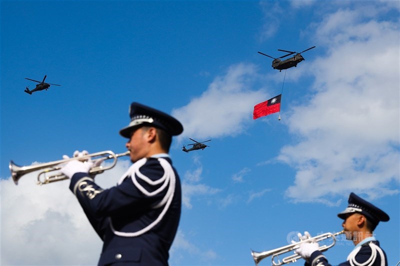 28日早上將舉行國慶空中預演。圖為2020年雙十國慶彩排情況。(中央社檔案照片)