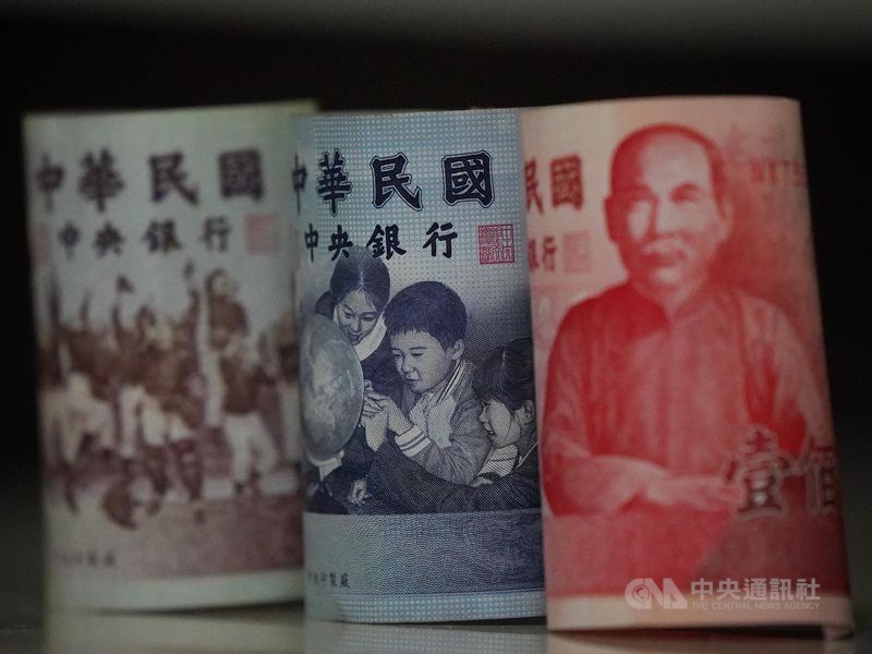 台北市議員王鴻薇質疑總統蔡英文執政5年多舉債近新台幣2兆元,財政部27日表示,蔡總統上任以來舉債僅新增3110億元,若扣除紓困特別預算,債務還淨減少455億元。(中央社檔案照片)