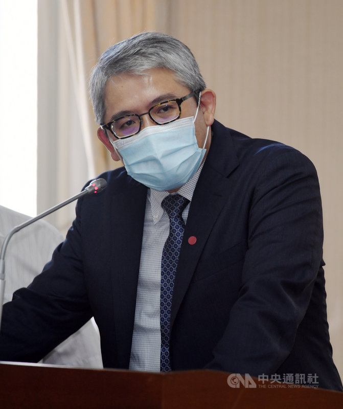 內政部政務次長花敬群27日在立法院表示,內政部已在擬定計畫,因疫情導致商務旅行不多的狀況下,會有相當多的旅館業經營不下去,希望業者跟政府合作,轉軌為社會住宅。中央社記者施宗暉攝 110年9月27日