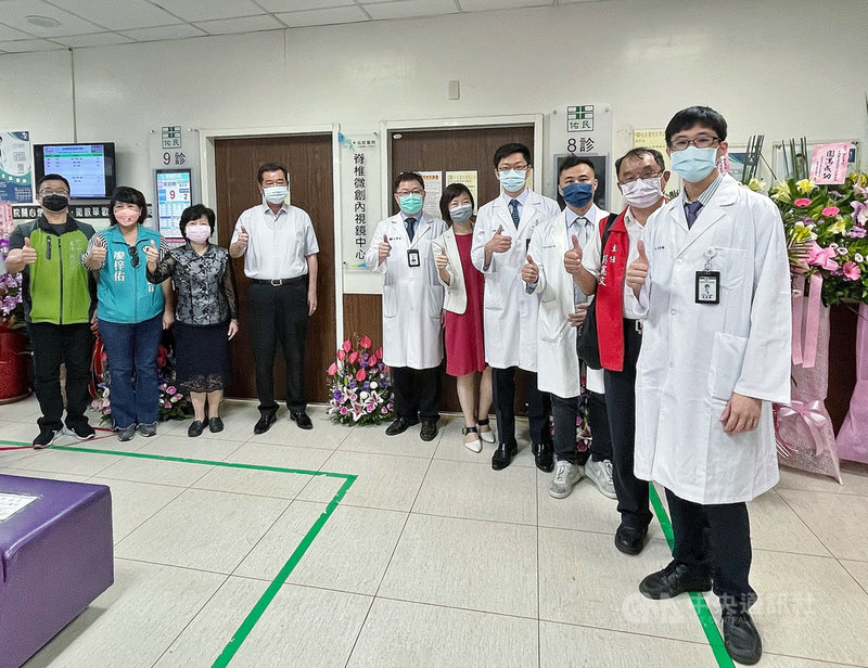 為提供鄉親高品質治療及醫學中心級的服務,南投草屯佑民醫院設立「脊椎微創內視鏡中心」,27日正式揭牌運作。(佑民醫院提供)中央社記者蕭博陽南投傳真 110年9月27日