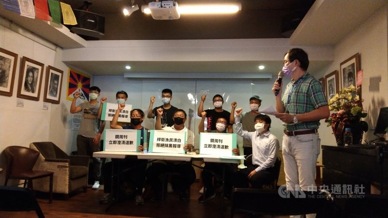 雲林漁民與環團28日表示,媒體以照片、報導專題影射他們是「綠能蟑螂」,對此非常不能接受;下午將寄出存證信函,要求3天內澄清道歉,未道歉就會提告。中央社記者張雄風攝 110年9月28日