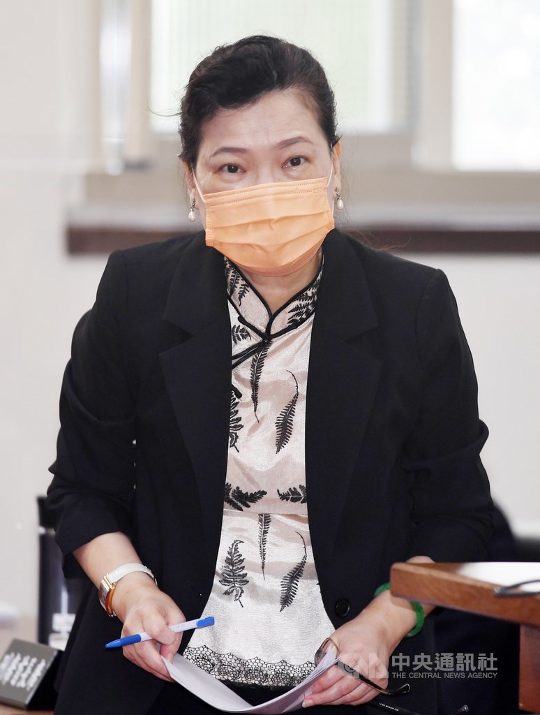 勞動部長許銘春29日指基本工資調漲有共識,經濟部長王美花(圖)說,已提相關配套措施給勞動部。