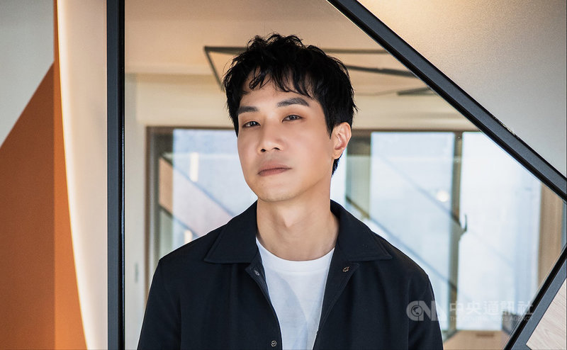 藝人薛仕凌以饒舌團體「大嘴巴」出道，近年在戲劇大放異彩，入行近15年首度角逐金鐘獎就入圍戲劇節目男主角獎、迷你劇集（電視電影）男配角獎，成為本屆大黑馬。（大璽影藝提供）中央社記者葉冠吟傳真 110年9月30日