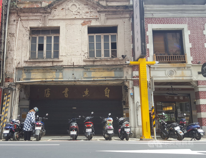 岸田幾太郎當經營的餐飲店「岸田喫茶部」現址是自立書店,不過目前因房屋修繕暫停營業。中央社記者王朝鈺攝 110年9月30日