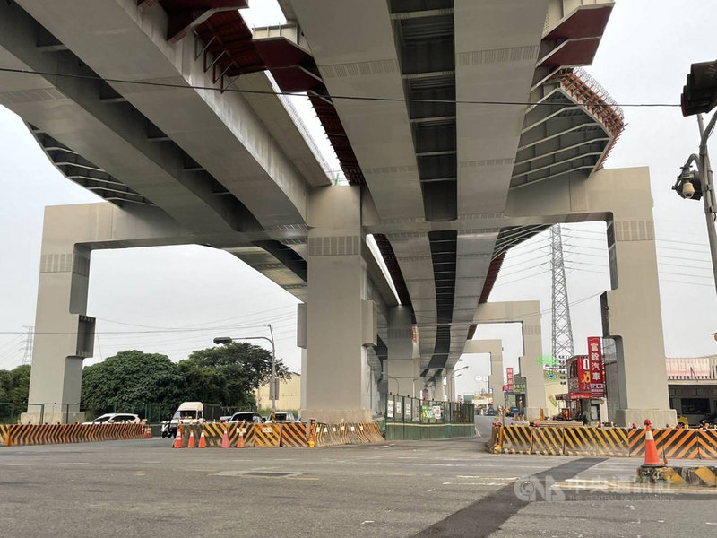 對於台中市東豐快速道路銜接國道4號豐潭段,市府說明,國4豐潭段工程門架規劃東豐快以高架跨越台3線後立交銜接進國道系統。(台中市政府提供)中央社記者郝雪卿傳真 110年10月1日
