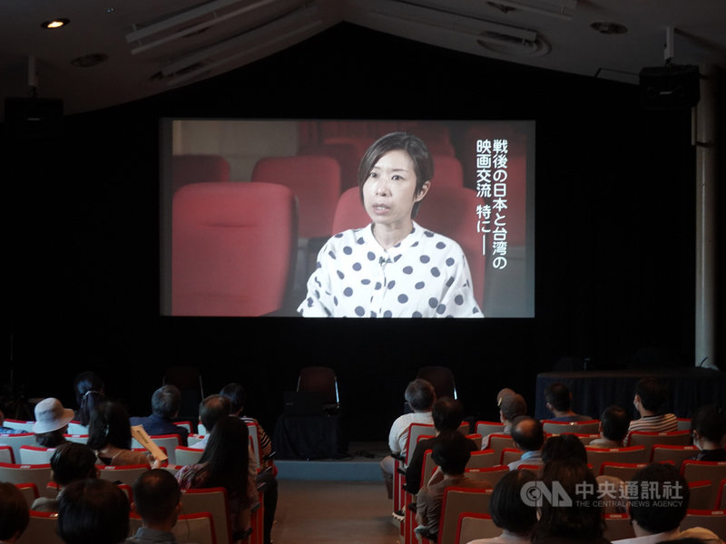 7部台灣60年代經典台語片首度在日本以特集方式上映,國家電影及視聽文化中心執行長王君琦與日本國立電影資料館館長岡島尚志以預錄影片與現場觀眾交流。這是台日2位國家級電影機構首長首度同時以錄影致詞對話,極為難得。中央社記者楊明珠東京攝 110年10月3日