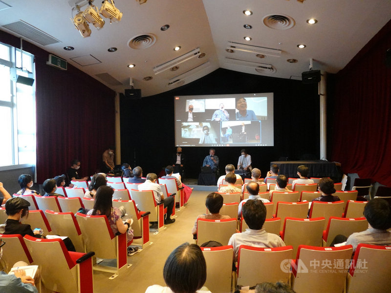 國家電影及視聽文化中心修復60年代經典台語電影有7部影片2日起在日本最早的電影交流機構法蘭西文化中心(位於東京都千代田區)上映,並舉辦學術論壇。中央社記者楊明珠東京攝 110年10月3日