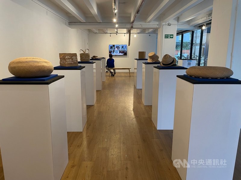 國際工藝盛事「倫敦工藝週」4至10日舉行,台灣將呈現有300年歷史的藺草編織工藝,展出來自苗栗苑裡傳統與現代感兼具的作品。中央社記者陳韻聿倫敦攝 110年10月3日