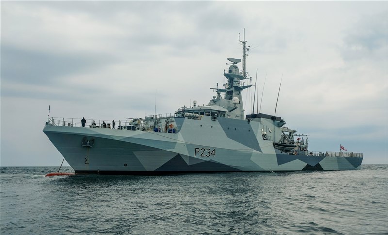 英國皇家海軍新型巡邏艦艇「添馬艦」和「史佩艦」(圖)3日穿越巴拿馬運河,進入太平洋水域,夏威夷預計是這兩艘艦艇在太平洋的第一個泊靠點。(圖取自twitter.com/HMS_Spey)