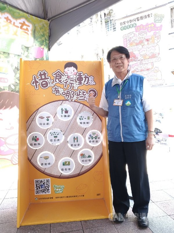 環保署5日舉辦「惜食推廣種子店家表揚活動」,副署長蔡鴻德(圖)表示,希望把惜食觀念從店家推廣到消費者,未來也會結合環境教育場域、環保旅店等,設計、發展出各種綠色遊程,落實全民綠生活。中央社記者張雄風攝 110年10月5日