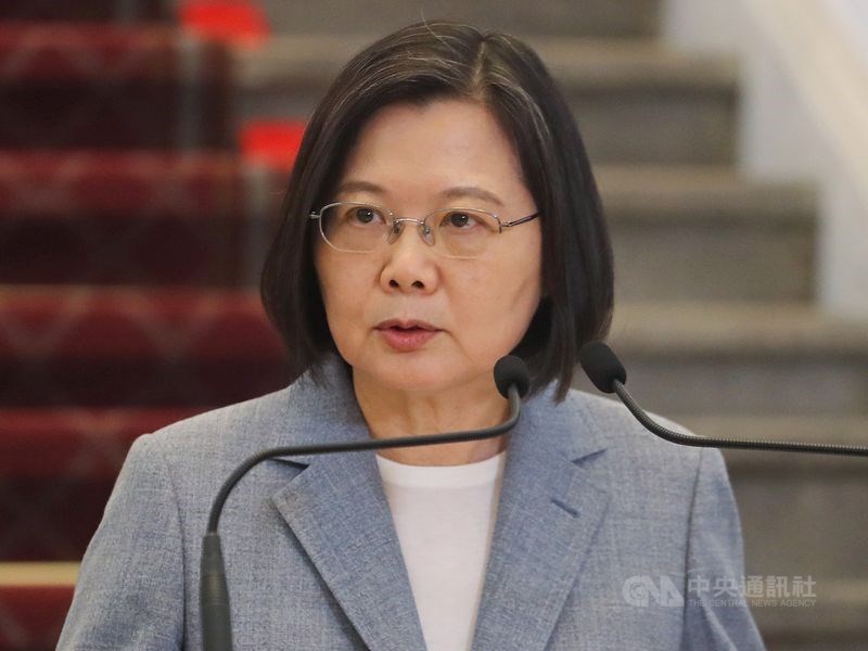 面對共機不斷擾台,總統蔡英文5日表示,台灣人民向全世界宣告,民主不容妥協。(中央社檔案照片)