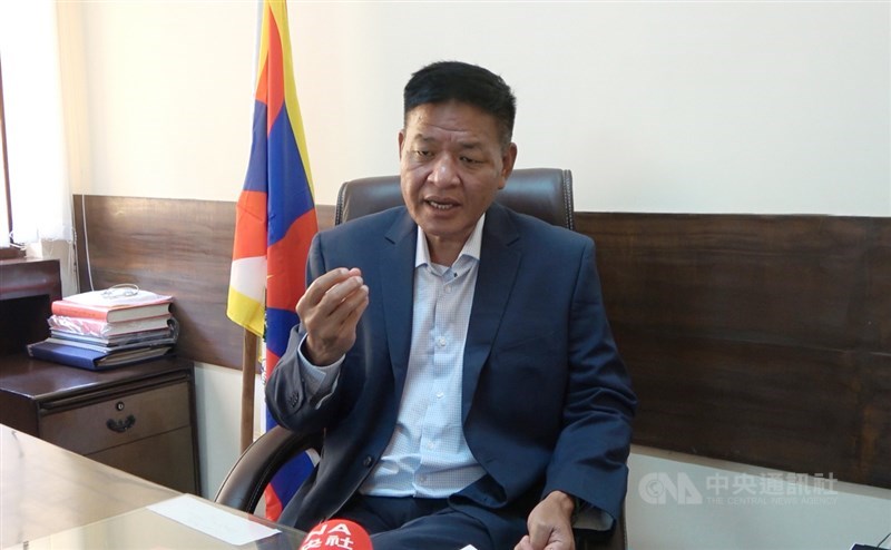 西藏流亡政府最高行政領導人邊巴次仁，4日在藏人行政中央駐德里辦事處接受中央社記者專訪。中央社記者林行健新德里攝 110年10月6日