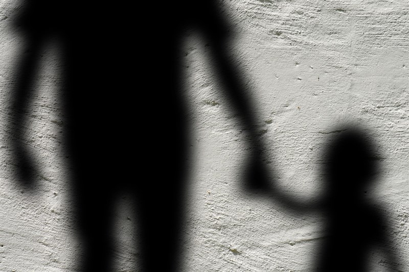 調查法國天主教會兒童性侵案的獨立調查委員會發現，自1950年至2020年間，約有21萬6000名未成年人受神職人員之害。（示意圖／圖取自Pixabay圖庫）
